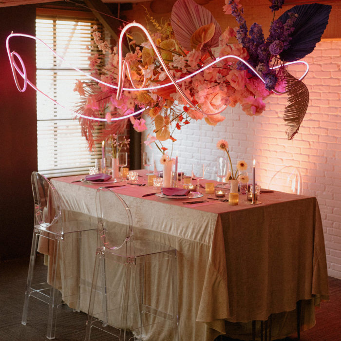 Modern wedding inspiration with a neon and floral cloud installation